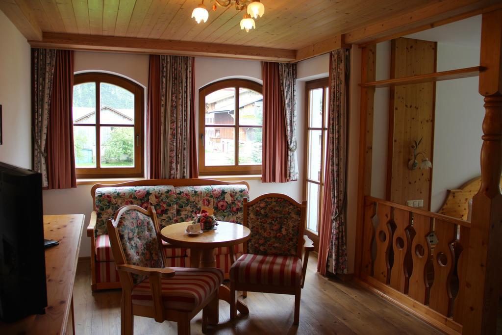 Hotel Winklerhof Holzgau Ruang foto