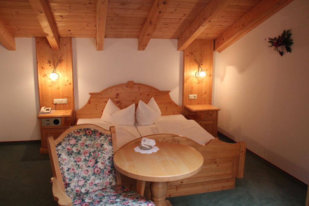 Hotel Winklerhof Holzgau Ruang foto