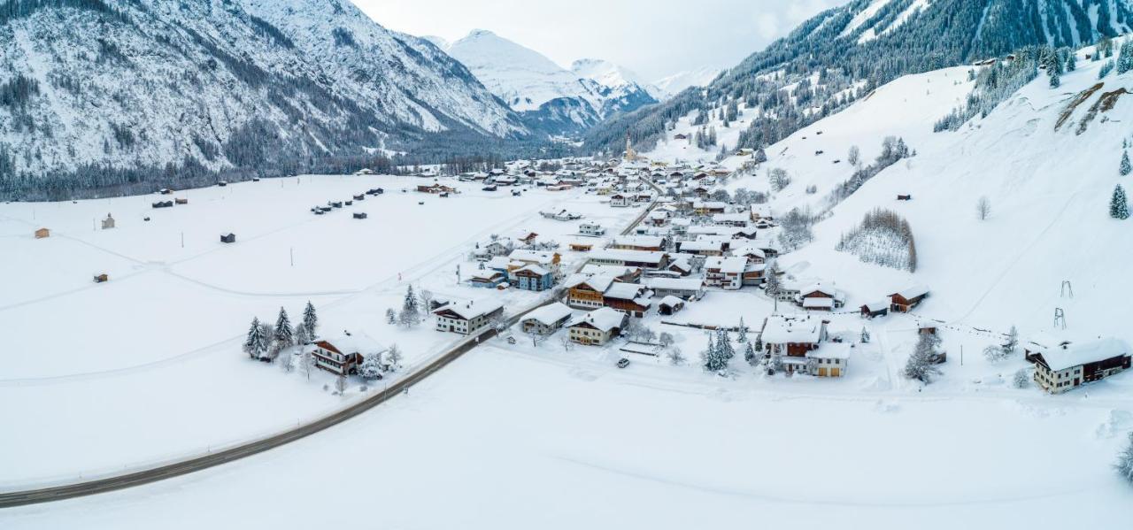 Hotel Winklerhof Holzgau Bagian luar foto